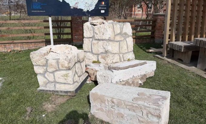srušen spomenik posvećen srpskoj djeci sa Potkozarja