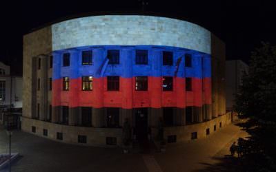 Палата Републике у Бањалуци  у бојама руске заставе