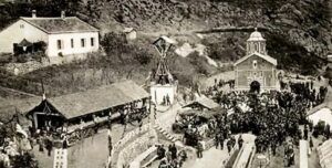 Древни манастир