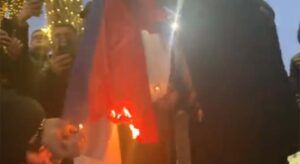 Дивљаштво у Тирани