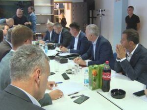 Превирања у опозицији