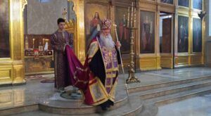 Митрополит Хризостом служио вечерње богослужење