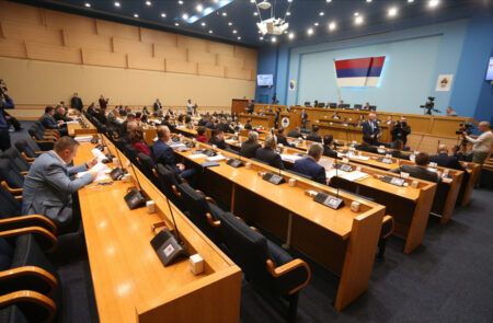 Опозиција забола нож