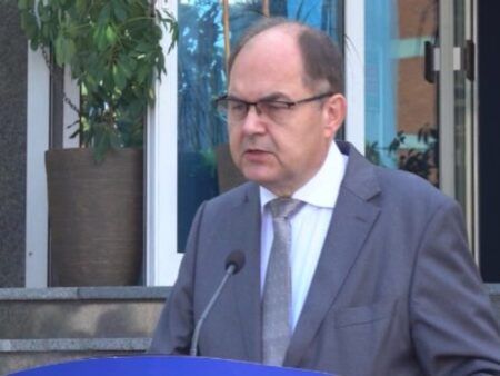 Шмит наметнуо одлуку 