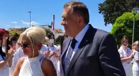 Медицински радници у Бијељини