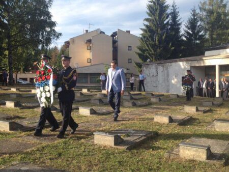 Додик положио вијенац