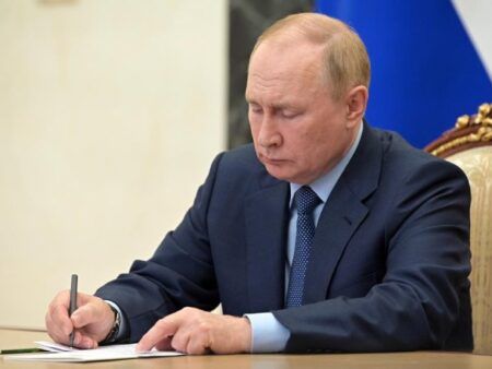 Владимир Путин (Фото: EPA-EFE/PAVEL BYRKIN, илустрација)