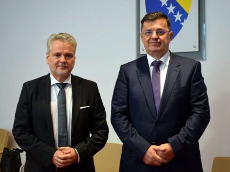 Тегелтија и Сатлер