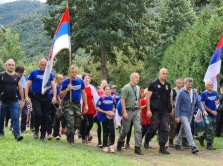 Учесници марша "Стазом егзодуса"