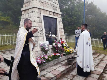 Помен на Папратној њиви