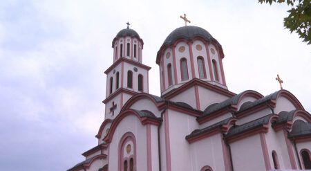 Освештан храм Васкрсења Господњег у Српцу