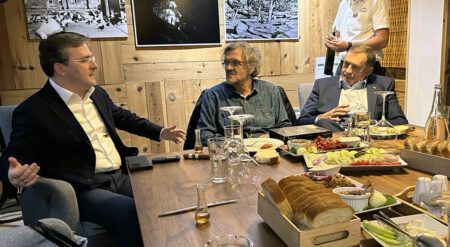 Кустурица дочекао Додика и Селаковића