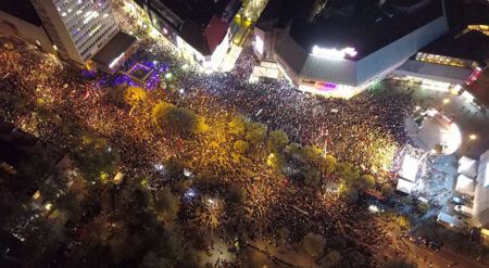 Народ на митингу