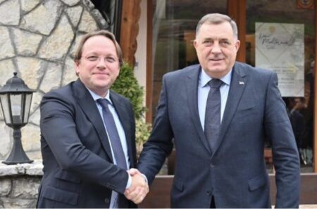 Вархељи и Додик