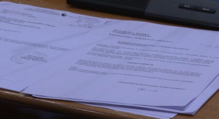 Ко је издао опозицију?