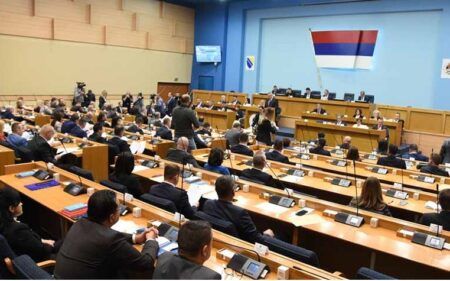 Усвојен сет закона за повећање плата