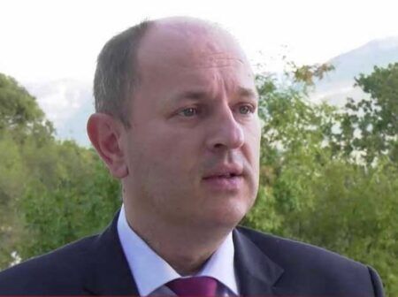 Лука Петровић