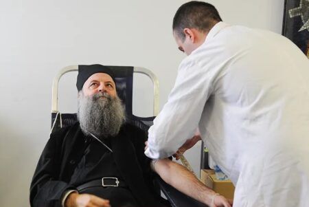 Патријарх Порфирије добровољно дао крв