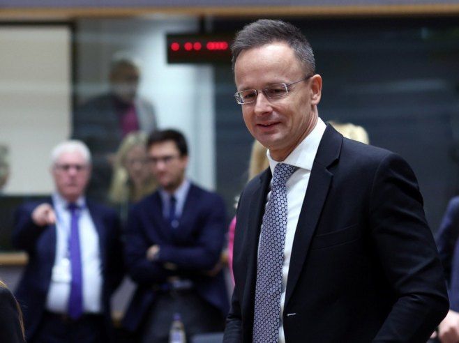 Петер Сијарто (фото: EPA/OLIVIER HOSLET)