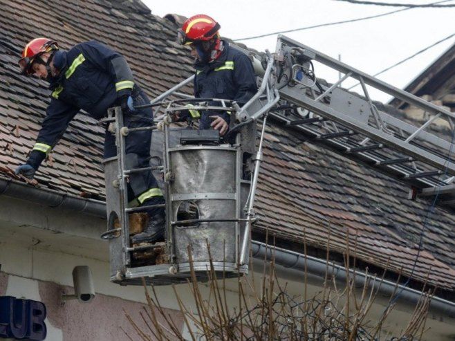 Ватрогасци (Фото: EPA/ANTONIO BAT/илустрација)